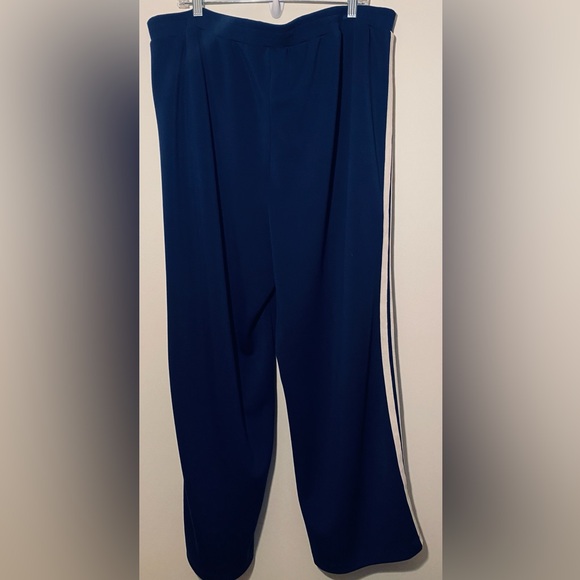 Pre-Loved Torrid Navy Track Pants Size: 2x Regular Length - Picture 8 of 10